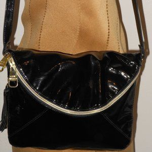 STEVE MADDEN BLACK PATENT LEATHER SHOULDER BAG